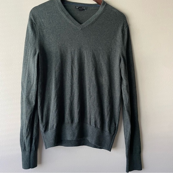 BANANA REPUBLIC Luxury Blend Men's M V-neck Long Sleeve Lightweight Sweater - Picture 1 of 6
